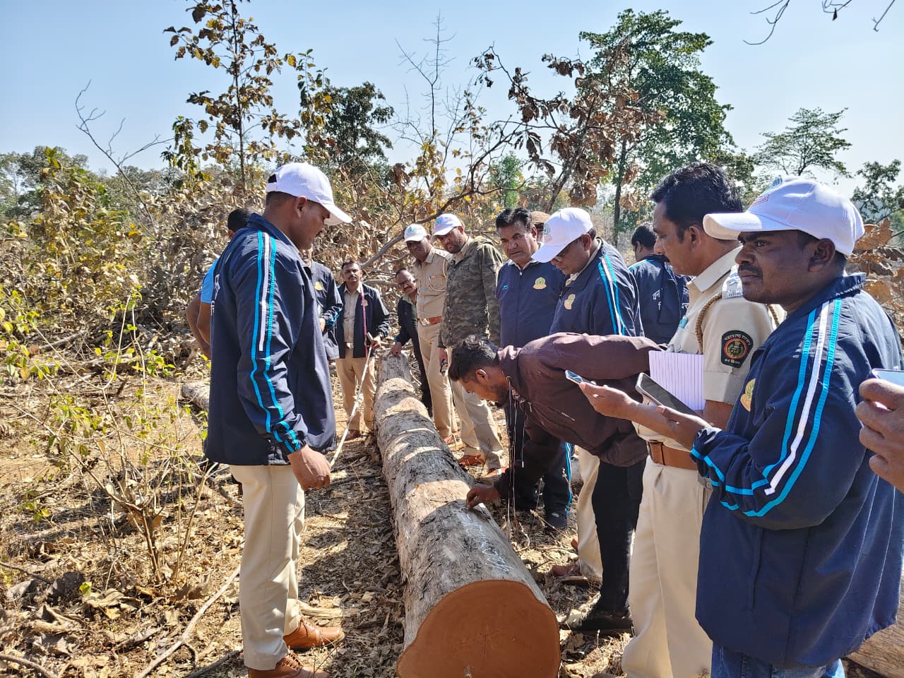 लेखापाल/लिपिक/वनपाल यांचे पायाभूत प्रशिक्षण क्षेत्रीय दौरा जारीदा परीक्षेत्रातील खारी कुप (TPWC) कुपातील  कामाची प्रत्यक्ष पाहणी व अभ्यास