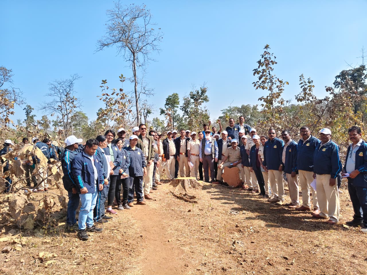 लेखापाल/लिपिक/वनपाल यांचे पायाभूत प्रशिक्षण क्षेत्रीय दौरा जारीदा परीक्षेत्रातील खारी कुप (TPWC) कुपातील  कामाची प्रत्यक्ष पाहणी व अभ्यास