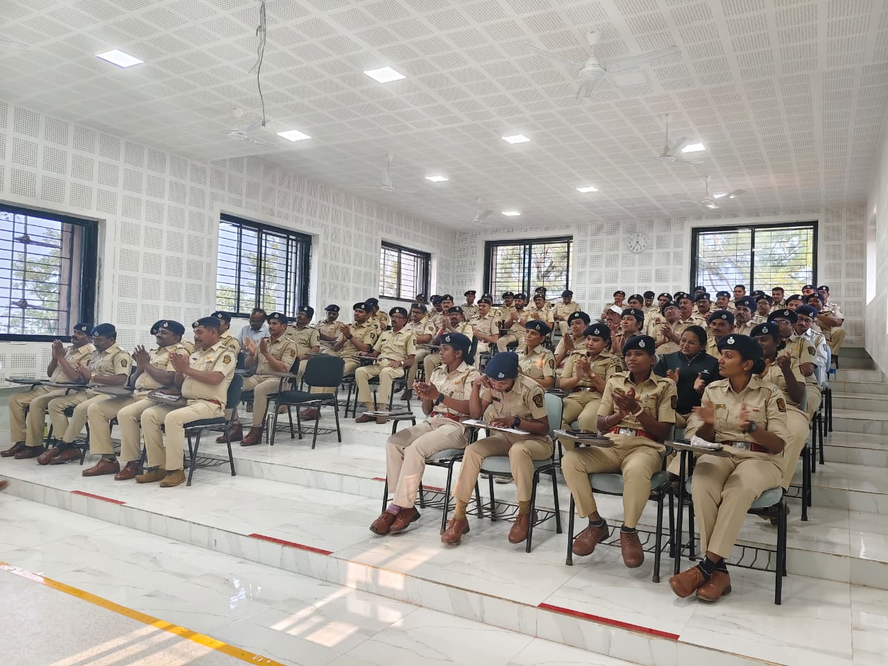 वनरक्षक /वनपाल यांचे अल्पमुदत प्रशिक्षण प्रमाणपत्र वितरण