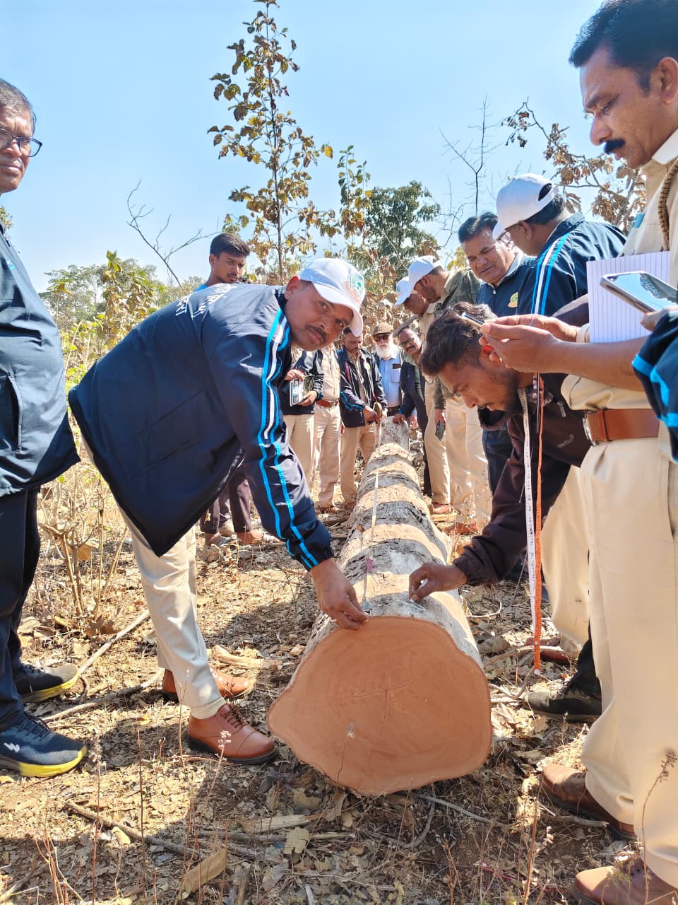 लेखापाल/लिपिक/वनपाल यांचे पायाभूत प्रशिक्षण क्षेत्रीय दौरा जारीदा परीक्षेत्रातील खारी कुप (TPWC) कुपातील  कामाची प्रत्यक्ष पाहणी व अभ्यास